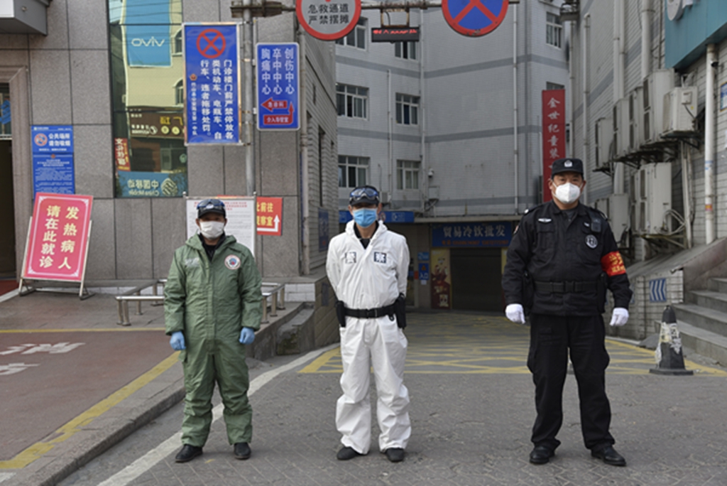 抗“疫”影像之五：警徽闪耀