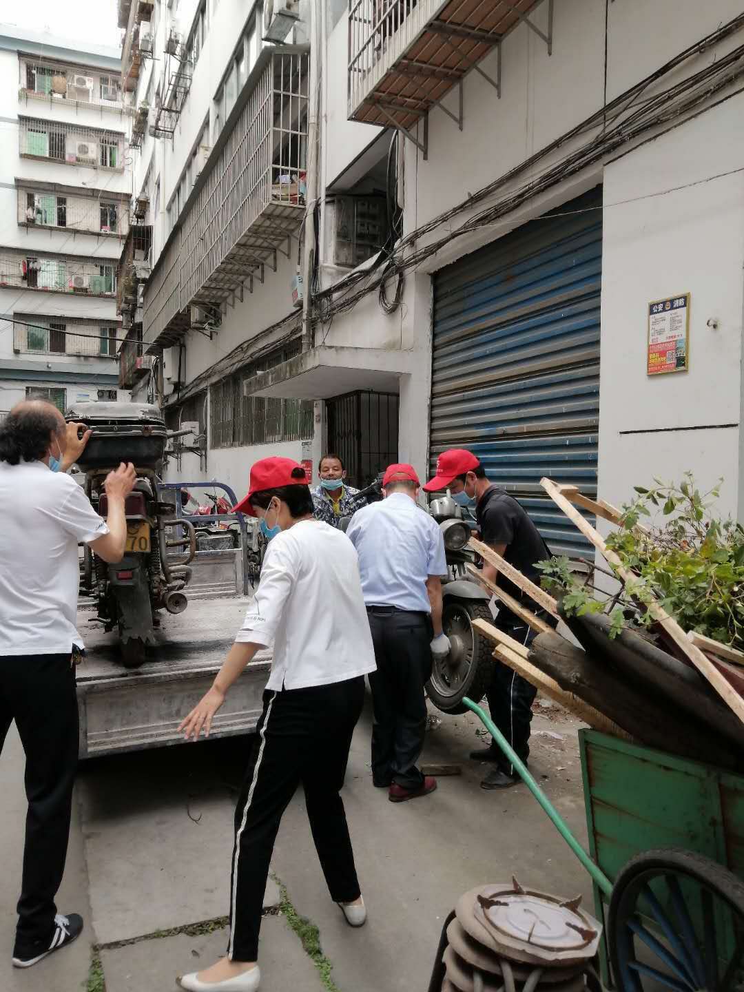 居民齐动手　共建美家园