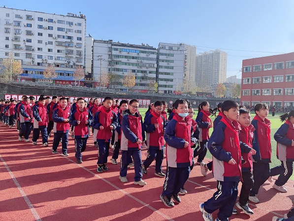 县第二实验小学：多彩课间“点燃”校园激情